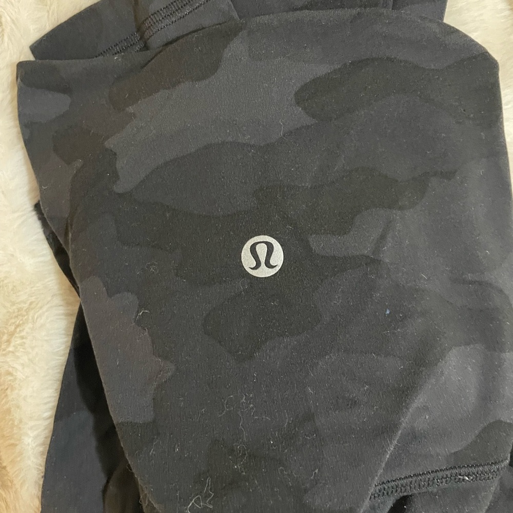 lululemon athletica Black Camo Leggings - Picture 2 of 3